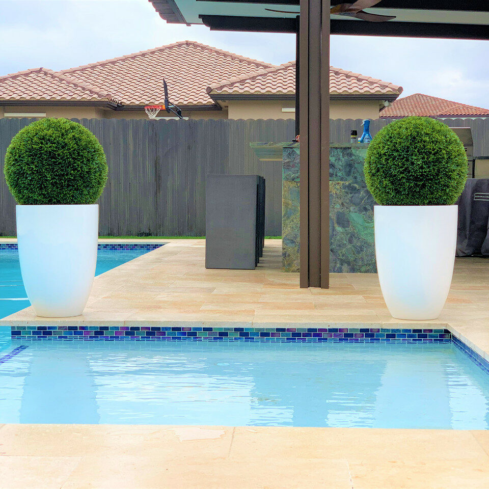 Topiary im Ben L Pflanzgefäß – 51 cm Fiberglas